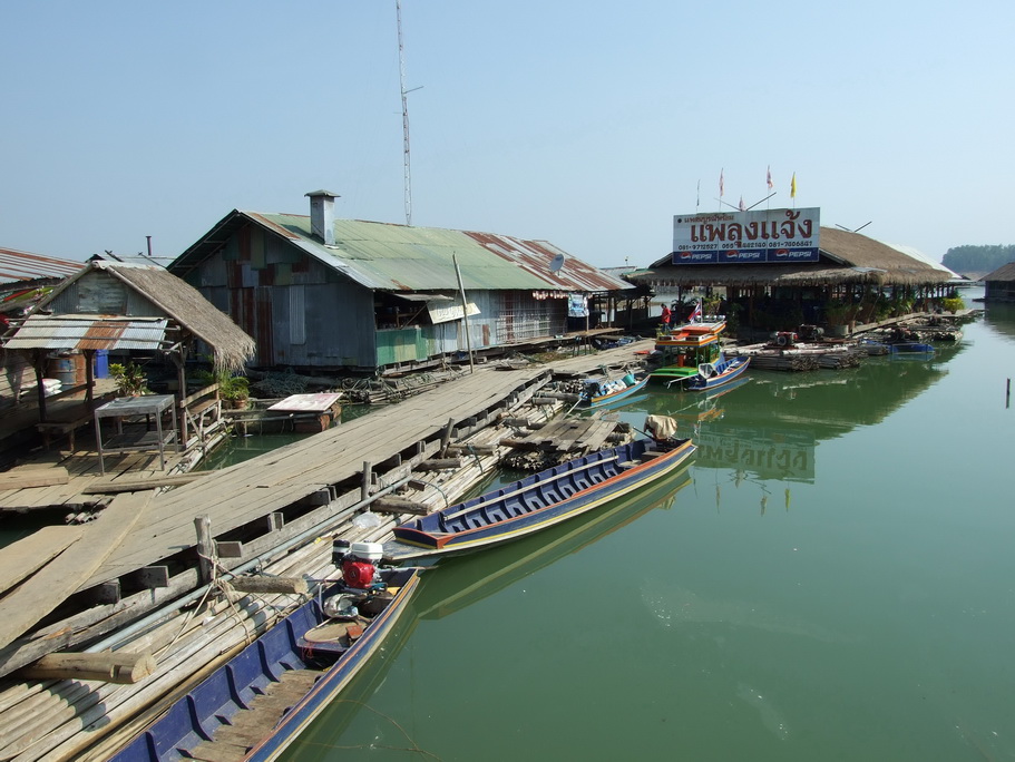 บ้านท่าเรือ เขื่อนดิน